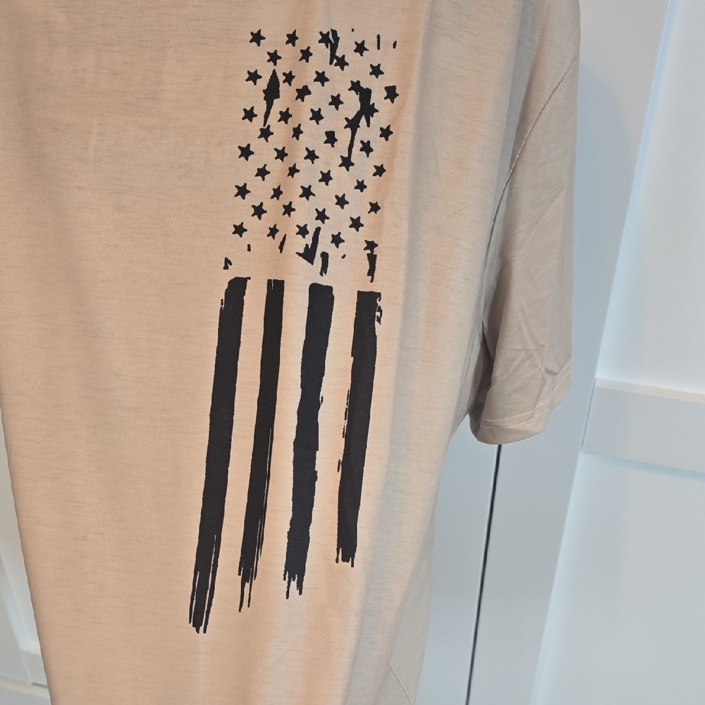 Beige T-Shirt with Black Star and Stripe Design - Picture 2 of 7